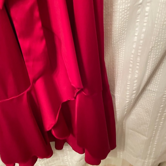 New without tags LF Leslie Fay red satin dresss with flutter sleeves size 14 - Picture 4 of 9